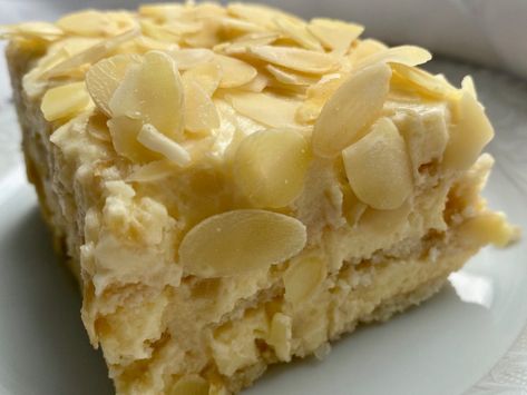 Almond Cake Pasta Amigdalou Greek Cake, Cooking For A Group, Almond Cake Recipe, Greek Sweets, Greek Desserts, Greek Cooking, Biscuit Cake, Almond Cake, Greek Food