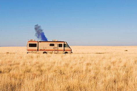 The infamous RV. #breakingbad Rv Wallpaper, Mike Ehrmantraut, Desktop Images, Jesse Pinkman, Bad Art, Bad Memes, Walter White, Better Call Saul, Get Shot