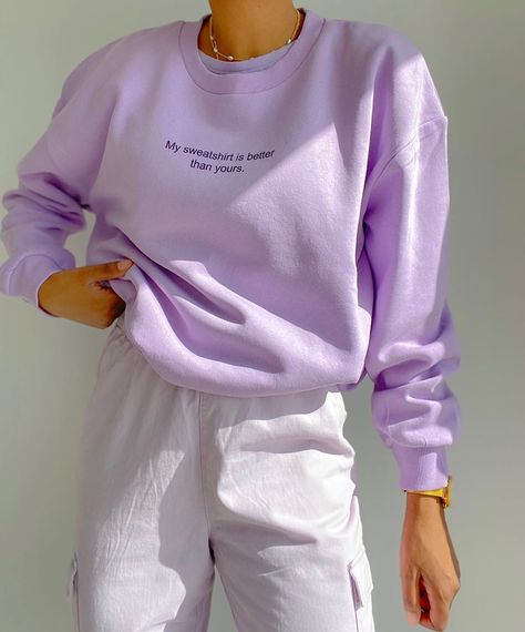 Franzi on Instagram: “Sweatshirt 👉🏾 ZARA  Pants 👉🏾 H&M” Outfit Ideas Korean, Basic Dress Pattern, Outfit Oversize, Loungewear Outfits, Purple Outfits, Sweatshirt Outfit, Hoodie Outfit, Pastel Purple, Clothing Hacks