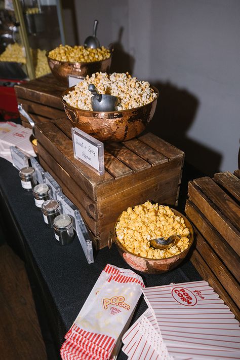 Wedding Food Menu Ideas, Wedding Late Night Snacks, Wedding Reception Snacks, Wedding Snack Bar, Food Menu Ideas, Fall Wedding Style, Popcorn Wedding, Wedding Food Menu, Wedding Snacks