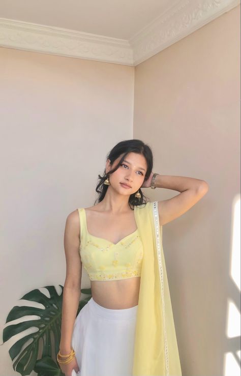 Yellow and white lehenga 
Sweetheart neckline 
Simple lehenga designs 
Haldi outfits Onam Outfits Ideas College, Dandiya Aesthetic, Onam Outfits Ideas, Lehenga For Wedding, Onam Outfits, Simple Lehenga, Trendy Outfits Indian, Traditional Blouse Designs, Fashionable Saree Blouse Designs