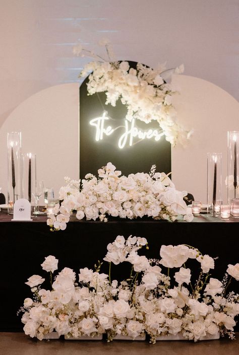 Bridal Table Black And White, Wall Of Candles, Bride And Groom Table Black And White, White And Black Sweetheart Table, Black And White Bride And Groom Table, Black And White Head Table Wedding, Bridal Party Reception Table, Black Sweetheart Table, White And Black Wedding Reception