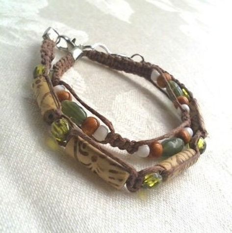 -Vintage Boho Hippie Seed  Beads Woven Bracelet -Two in one Wraparound Bracelet  -Two Lobster Claw hooks -Friendship Bracelet -Colors: Green, Amber, White Beads on  Brown Cord/Hemp. Brown tube shaped beads.  -Size: 14.5"   -Pre-loved -1970s Style -Unique -Rare Find Please view all photos for item details.                                                                                               Thank you for viewing this item! Cool Beaded Bracelets, Cool Bracelets, Bracelets Hippie, Bracelet Colors, Hippie Accessories, Bead Woven Bracelet, 1970s Style, Earthy Jewelry, Friendship Bracelets With Beads