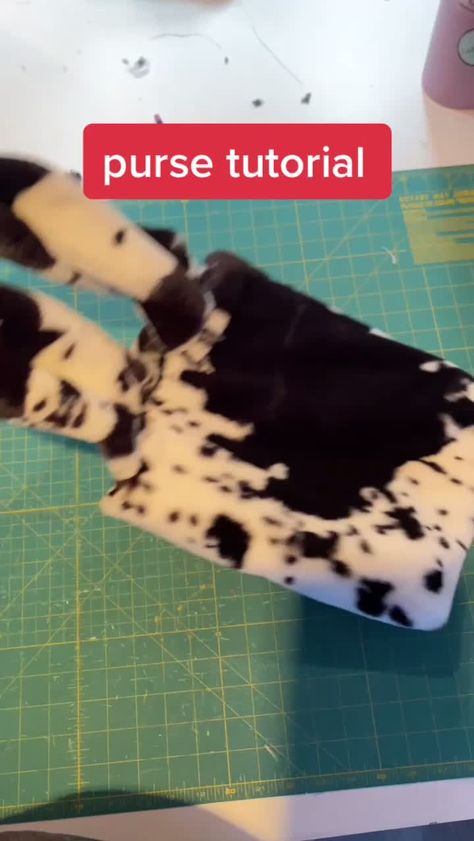 hannie(@hanneybunany) on TikTok: how to make a fur purse 😀🤺 #sewing#fashion#diy#purse#sewingtutorial#tutorial#diyfashion#art Make A Purse, Winter Purses, Purse Patterns Free, Sewing Handbag, Purse Sewing, Fur Purse, Sewing Fashion, How To Make Purses, Fur Bag