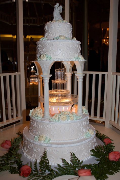 Wedding Cakes With Fountains, Quince Cake With Fountain, Water Fountain Wedding Cake, Elaborate Wedding Cakes, 90s Wedding Cake, Wedding Cake Fountain, Wedding Cake With Fountain, Cinderella Wedding Cake, Fountain Wedding Cakes