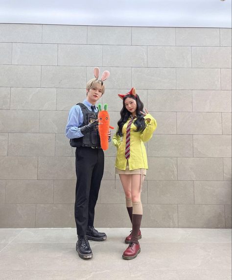 Nick Wilde Costume, Nick E Judy, Zootopia Costume, Judy Hopps Costume, Zootopia Cosplay, Partner Costumes, Kpop Costume, Kostum Halloween, Glamouröse Outfits