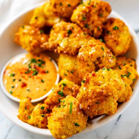 Cauliflower Air Fryer, Bang Bang Cauliflower Recipe, Bang Bang Cauliflower, Spicy Cauliflower, Gluten Free Sides, Low Carb Sides, Sweet Heat, Vegetarian Keto, Sweet Chili Sauce