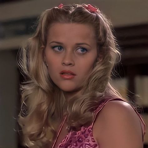 Reese Witherspoon Legally Blonde, Legally Blonde 3, Legally Blonde Elle Woods, Legally Blonde Movie, Blonde Movie, Legally Blonde Musical, Blonde Aesthetic, Girly Movies, Makeup For Blondes