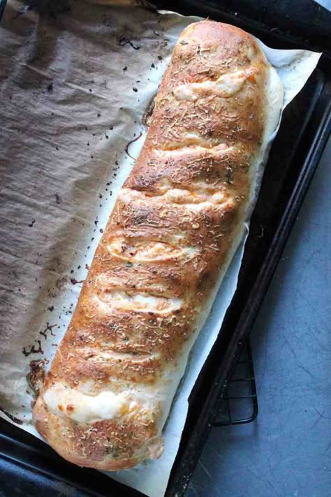 Chicken Stromboli Recipe, Buffalo Chicken Stromboli, Chicken Stromboli, Buffalo Chicken Calzone, Cheese Stromboli, Stromboli Recipe Easy, Buffalo Chicken Rolls, Chicken Cheesesteak, Pumpkin Spice Cream