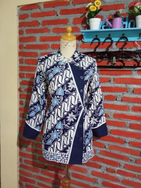 Batik alifia Model Blouse Batik, Batik Blazer, Model Dress Batik, Mode Batik, Blouse Outfit Casual, Model Batik, Batik Dress Modern, Batik Clothing, Batik Kombinasi