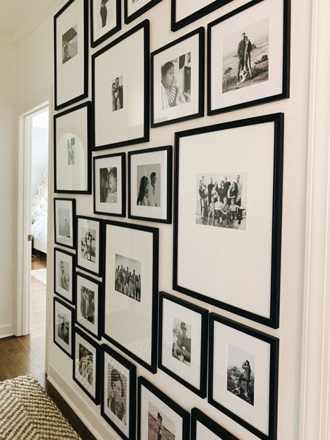 Hall Deco, Photowall Ideas, Picture Gallery Wall, Family Photo Wall, Gallery Wall Layout, Black And White Photo Wall, Photo Wall Decor, Photo Wall Gallery, Hallway Wall Decor