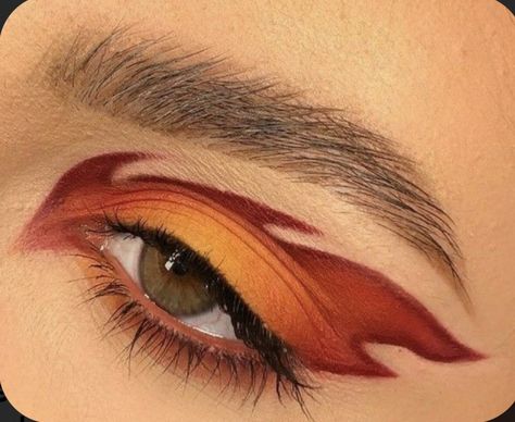 Fire Eyeshadow Makeup Ideas, Fire Eyeliner Eye Makeup, Fire Eye Makeup Look, Fire Eyeshadow Looks, Fire Make Up Look, Fire Makeup Eye, Fire Makeup Ideas, Fire Costume Ideas, Fire Eye Makeup