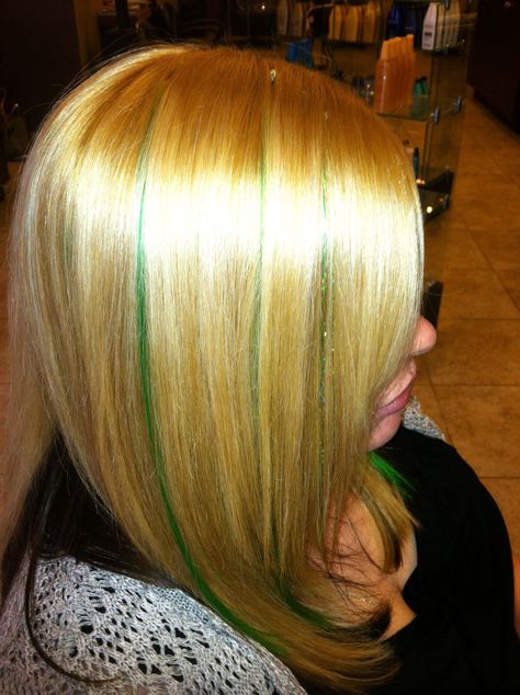 Blonde hair with green streaks and tinsel Green Streaks In Blonde Hair, Dark Green And Blonde Hair, Blonde With Green Highlights, Hair With Green Streaks, Hair Ideas Blonde, Tinsel Hair, Wedding Haircut, Haircut Inspo, Hair Tinsel