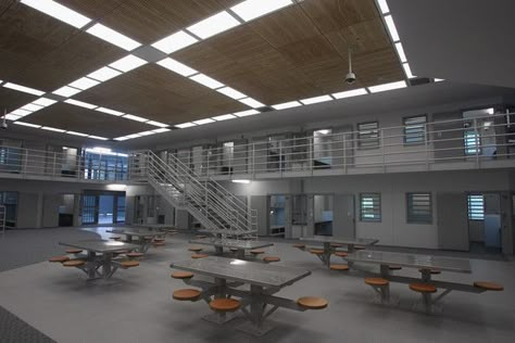 Bloxburg Prison, Prison Cell Aesthetic, Prison Cafeteria, Futuristic Prison, Prison Library, Prison Layout, Prison Room, Prison Aesthetic, Modern Prison