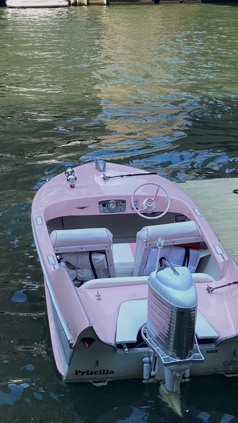 #boat #aesthetic #pink #chicago #river #summer Pink Pontoon Boat, Pink Jetski, Speed Boat Aesthetic, Pontoon Boat Ideas, Boating Aesthetic, Preppy Boat, Aesthetic Boat, Boat Aesthetic, Pink Boat