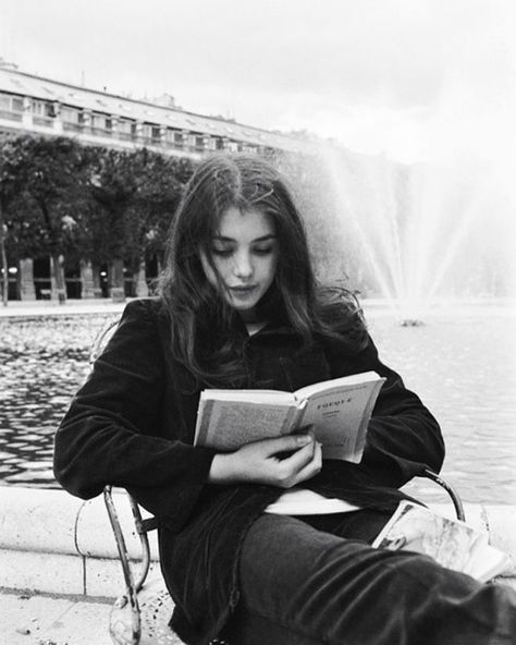 French Actress Isabelle Adjani, Photographed by Jean-Claude Deutsch, 1973. #isabelleadjani #1970s #70s #beauty #movie #cinema #film #oldmovies #classiccinema #frenchactress #frenchbeauty #vintage #vintagebeauty People Reading, Isabelle Adjani, Night Pictures, Photographie Inspo, 인물 드로잉, Woman Reading, Foto Vintage, Reading A Book, Trik Fotografi