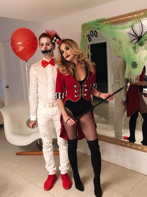 Halloween Creepy Clown/Ring Leader Costume #halloween #costumes #clownmakeup #couplescostumes #halloweeninspo #halloweenmakeup #freakshow Ring Leader Costume, Iconic Couples, Halloween Costumes Diy Couples, Ring Leader, Creepy Halloween Costumes, Funny Couple Halloween Costumes, Kostuum Halloween, Kostum Halloween, Best Couples Costumes