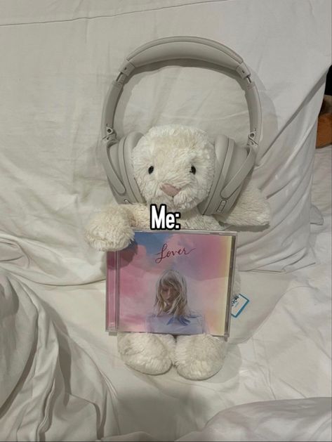 Jellycat Bashful Bunny, Bashful Bunny Jellycat, Bunny Listening To Music, Live Emoji, Taylor Swift Playlist Cover, Jellycat Plushies, Jellycat Bunnies, Lover By Taylor Swift, Jane Wang