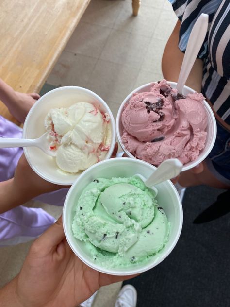 Ice Creme Aesthetic, Ice Cream Astethic, Eis Aesthetic, Summer Ice Cream Aesthetic, Ice Cream In A Cup, Gelato Aesthetic, Aesthetic Ice Cream, Ice Cream Aesthetic, Ice Cream Pictures