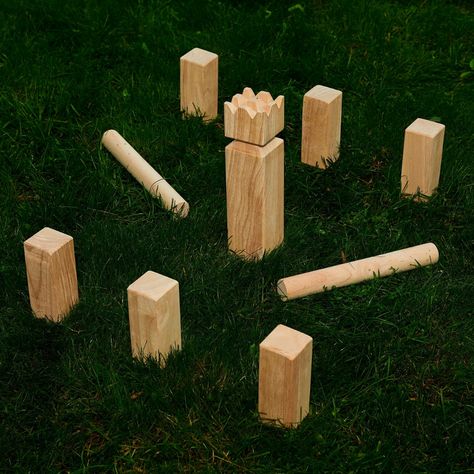 CAPTURE THE CASTLE The monarchical wooden game pieces of Kubb. Kubb Game, Travel Sweden, Space Games, Wooden Games, Play Game Online, Lawn Games, Backyard Inspo, Star Citizen, Game Pieces