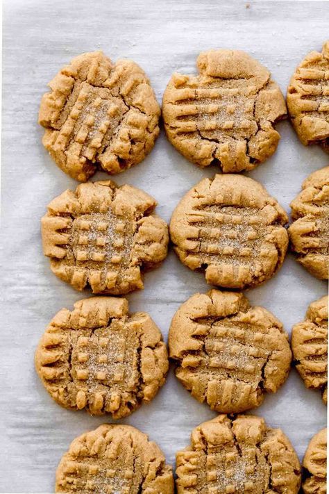 Galletas Keto, Homemade Peanut Butter Cookies, Best Peanut Butter Cookies, Easy Peanut Butter Cookies, Diet Smoothie Recipes, Healthy Food Facts, Best Peanut Butter, Butter Cookies Recipe, Buttery Cookies