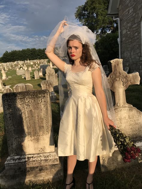 1950s Dress Aesthetic, Runaway Bride Costume, Runaway Bride Aesthetic, 70s Bride, Elf Core, Worst Wedding Dress, Bride Aesthetic, Runaway Bride, Festival Outfits Rave