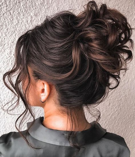 Beautiful Curly Bun Updo for Wedding Wedding Curly Updo, Bun With Veil, High Curly Bun, Curly Bun Updo, Updo For Wedding, Short Bridal Hair, Wedding Hairstyles For Short Hair, Side Curls, Short Hair Bride