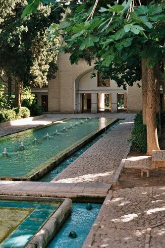 Persian garden Persian Fountain, Islamic Landscape, Islamic Gardens, Arabic Garden, Islamic Garden, Persian Gardens, Kashan Iran, Beautiful Iran, Iranian Architecture