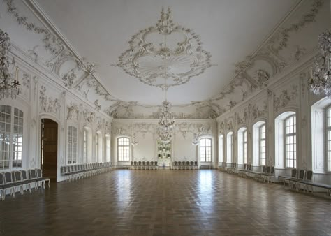 Rundale Palace, Ballroom Aesthetic, White Hall, Castle Aesthetic, Castles Interior, T Magazine, French Chateau, Dance Hall, Cool Ideas