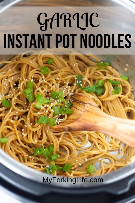 Instant Pot Garlic Noodles, Instant Pot Noodles, Pot Noodle, Instant Pot Pasta Recipe, Cibo Asiatico, Tandoori Masala, Garlic Noodles, Easy Instant Pot Recipes, Instant Pot Dinner Recipes