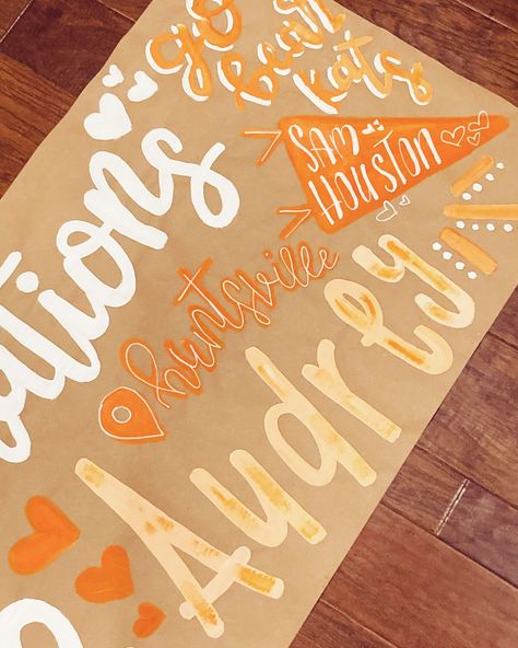 Duo grad party!! ❤️🧡 Grad Party Banner Ideas, Gameday Banner Brown Paper, Painted Signs On Brown Paper, Painted Banner Ideas, Homecoming Banner, Grad Party Banner, Brown Banner, College Banner, Brown Poster