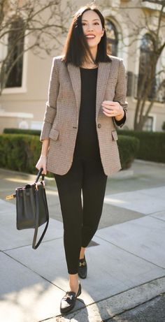 Smart Casual Women, Look Office, Stylish Winter Outfits, Business Casual Outfits For Work, Stylish Work Outfits, Casual Work Outfits, Fashion Mistakes, Blazer Outfits, Work Outfits Women