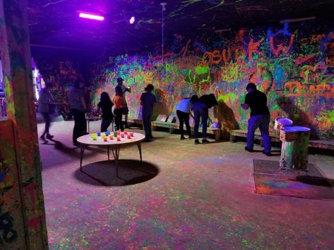 Uv Painting Wall, Paint Splatter Room, Splatter Room, Rage Room, Uv Paint, Glow In Dark Party, Painting Station, Glow Art, Dark Party