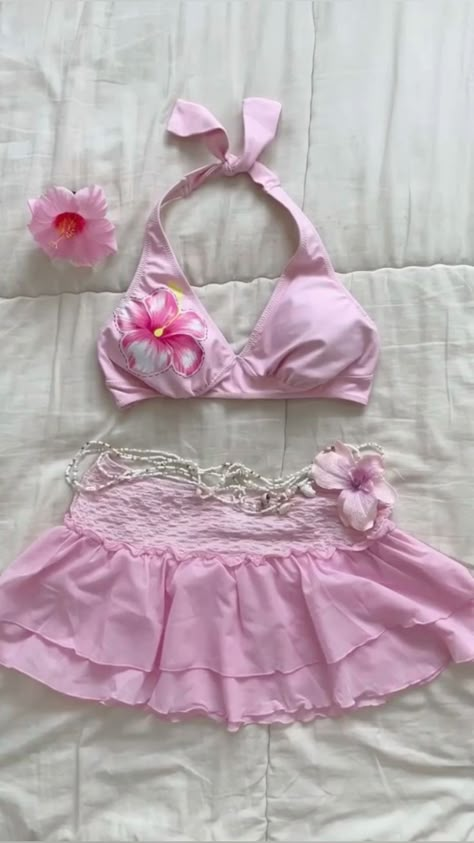 Y2k Swimsuit Aesthetic, Aesthetic Bikinis, Swimwear Skirt, Bikinis Pink, Pretty Swimsuits, Swim Dresses, Looks Party, Cute Bathing Suits, Pink Swimsuit