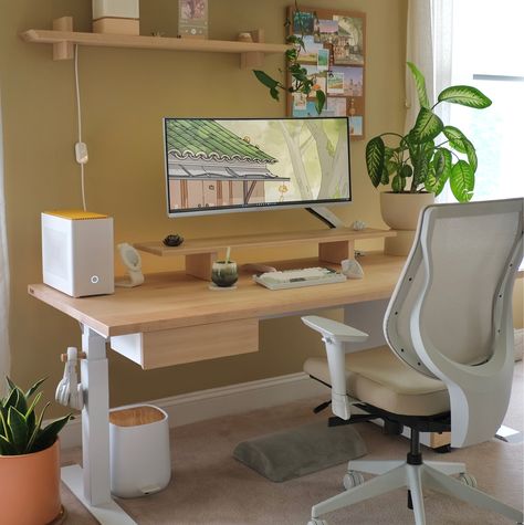 Maisy's bundle standing desk - ergonofis Cozy Boho Desk, Desk Monitor Stand Bohemian, Computer Monitor Wall Mount Above Desk, Natire Desk, Cool Office Space Desks, Working Desk In Bedroom Elegant, Home Office Tv Above Desk, Desk In Living Room Apartment Floating, Rug Under Desk Home Office Floating