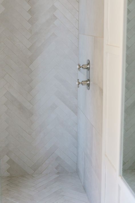 Herringbone Shower Tile, Herringbone Bathroom, Herringbone Tile Bathroom, Dreamy Bathrooms, 18th Century Farmhouse, Herringbone Shower, Chevron Bathroom, Herringbone Tile Floors, Marble Herringbone