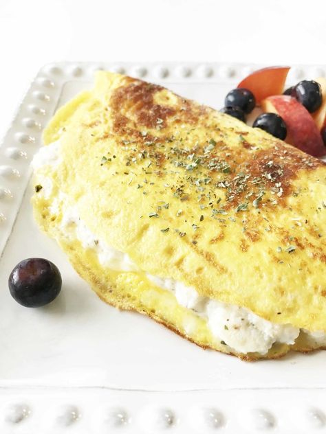 Recipe Using Ricotta, Herbed Ricotta, Ricotta Cheese Recipes, Cheese Omelet, Cheese Omelette, Ricotta Recipes, Omelette Recipe, Egg Breakfast, Calamari