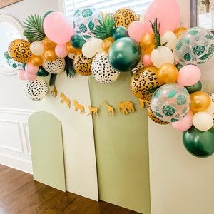 Pink Cheetah Balloon Garland, Two Wild Birthday Photoshoot, Two Wild Balloon Garland, Two At The Zoo Birthday Girl, Two Wild Birthday Party Girl Decorations, Born Two Be Wild Birthday Girl, Wild One Balloon Arch, Wild One Birthday Party Girls Diy, Two Wild Birthday Party Girl