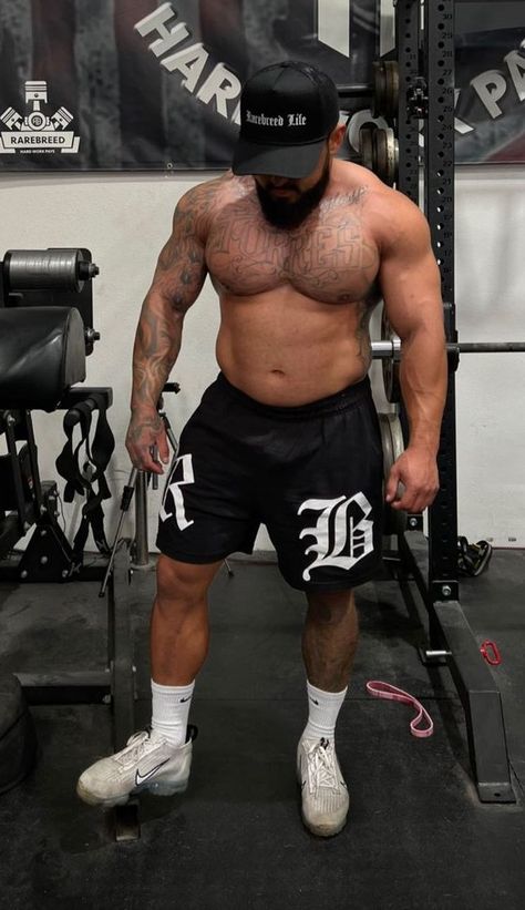 Natural Physique Men, Strong Dad Bod, Dad Bod Aesthetic, Chubby Muscular Build, Bulky Men Muscle, Dad Body Men, Muscular Man Reference, Beefcake Muscle, Insect Project