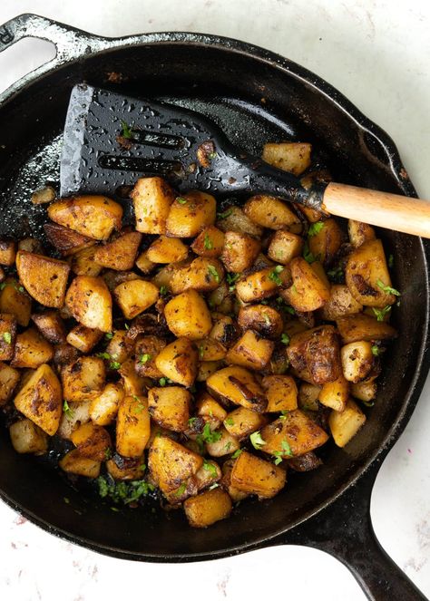 Crispy breakfast potatoes can be easily made in a skillet or pan. This is a fail-proof recipe to make for a delicious breakfast or brunch. Cast Iron Breakfast Potatoes, Best Skillet Potatoes, First Watch Breakfast Potatoes, Best Breakfast Potatoes Skillet, Breakfast Potato Skillet, Breakfast Potatoes Seasoning, Crispy Potatoes Skillet, Homestyle Breakfast Potatoes, Russet Potato Breakfast Recipes