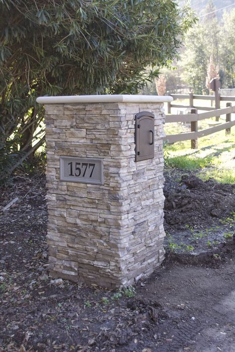 Mailbox with stacked stone Stone Mailbox, Entrance Landscaping, Brick Mailbox, Home Mailboxes, Mailbox Makeover, Mailbox Landscaping, Mailbox Ideas, Diy Mailbox, Mailbox Posts