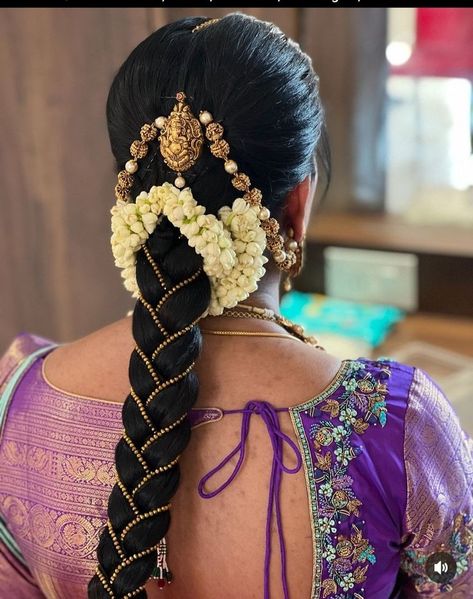 https://pin.it/2JlXJYZyR Pelli Jada, Hair Fall Vitamins, Poola Dandalu, Hairstyle Traditional, Goda Devi, Bride Hairdo, Simple Bridal Hairstyle, Bridal Hair Decorations, Hair Ornaments Wedding