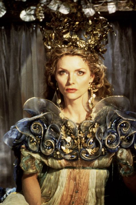 "A Midsummer Night's Dream" movie still, 1999.  Michelle Pfeiffer as Titania. Queen Of The Fairies, Midsummer Night's Dream, Sophie Marceau, Fairy Queen, Michelle Pfeiffer, Theatre Costumes, Eva Green, Midsummer Nights Dream, Fantasy Costumes