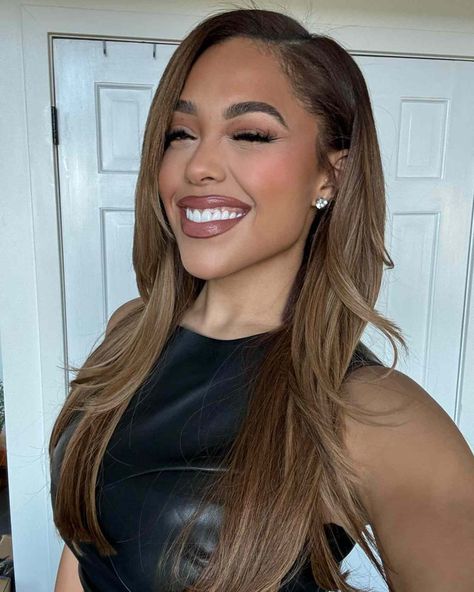 Light Brown Latina Hair, Blond Highlights On Medium Brown Hair, Hair Colors For Biracial Women, Light Hair Black Women, Light Honey Brown Hair Curly, Blonde For Black Hair, Blonde For Olive Skin, Honey Blonde Hair Brown Skin, Honey Blonde On Brown Skin