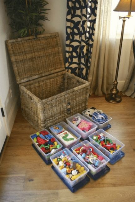 Toy Organization Living Room, Creative Toy Storage, Living Room Toy Storage, Kid Friendly Living Room, Toy Storage Ideas, Small Playroom, Toy Storage Solutions, Baby Room Organization, Playroom Storage