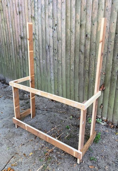 A DIY tutorial to build a kids play market stand. Make this generous sizes kids play stand perfect for all things pretend play. Play Market Stand, Portable Bar Ideas, Kids Lemonade Stands, Diy Kids Playground, Diy Lemonade Stand, Kids Lemonade, Black Chalkboard Paint, Post Prom, Christmas Booth