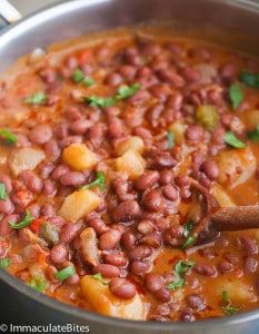 Puerto Rican Beans, Food Filipino, Puerto Rican Style, Red Beans Recipe, Beans And Potatoes, Recetas Puertorriqueñas, Cubed Steak, Puerto Rican Dishes, Boricua Recipes