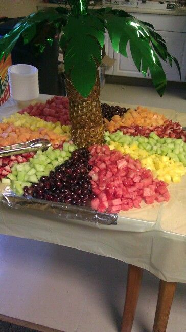 Use a few hallowed out pineapples, mix of fruit, and decorative palm tree- great for any party! Fruit Platter Ideas Party, Edible Fruit Arrangements, Fruit Buffet, Palm Tree Fruit, Party Side Dishes, Fruit Platter Designs, Fruit Creations, Fruit Salad Easy, Fruit Displays