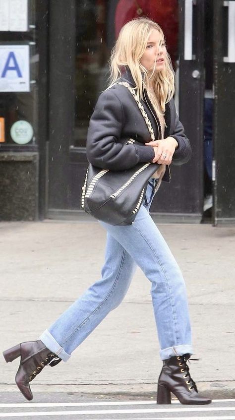 Sienna Miller Street Style, Sienna Miller Style, Mum Fashion, Sienna Miller, Outfit Formulas, Street Style Winter, Clothes Closet, Celebrity Street Style, Closet Ideas