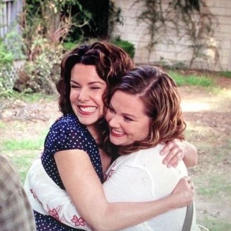 Gilmore Girls Cast, Estilo Rory Gilmore, Team Logan, Gilmore Girl, Lorelai Gilmore, I Love Cinema, Stars Hollow, Movies And Series, Best Friendship